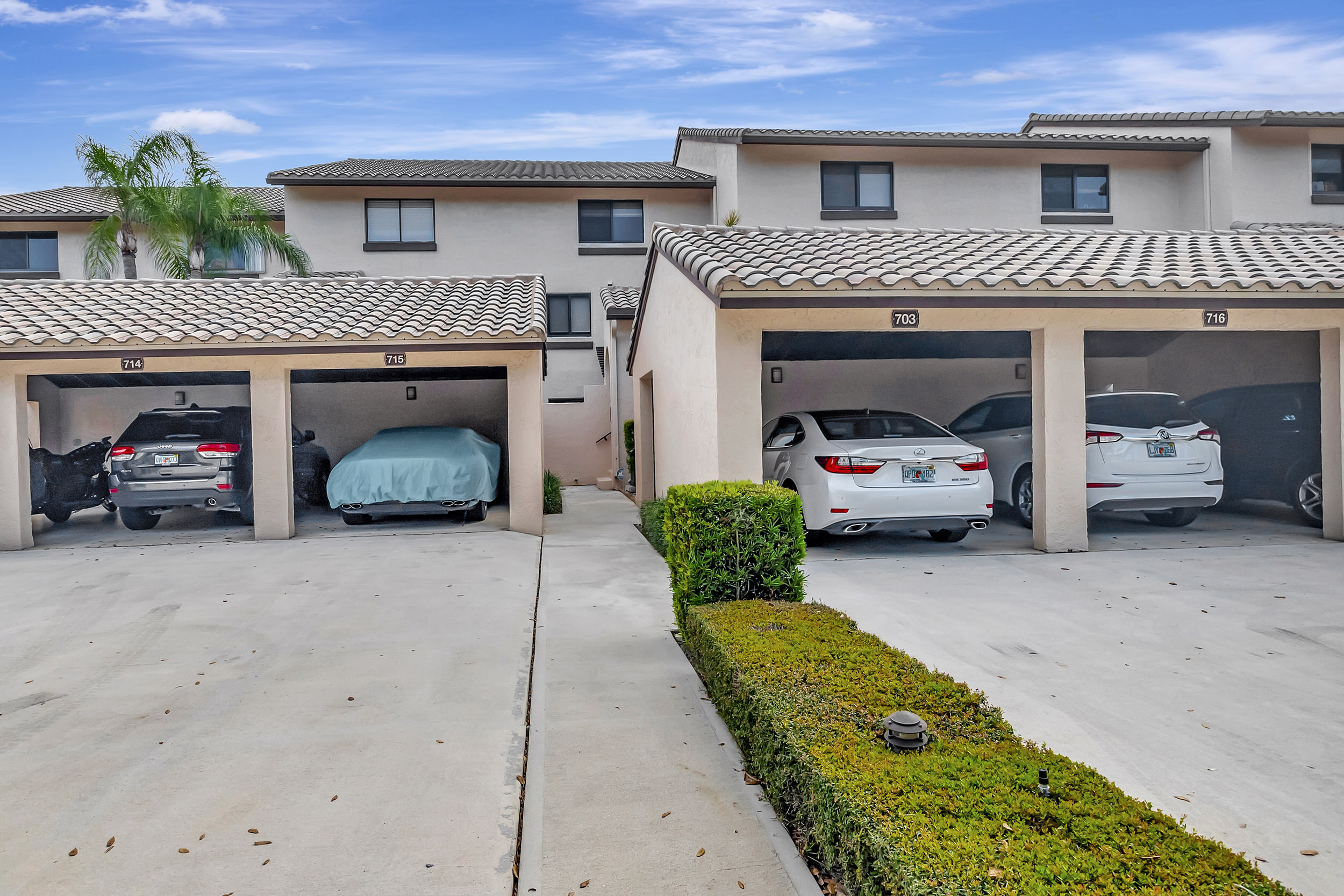 210 Captains Walk - 715